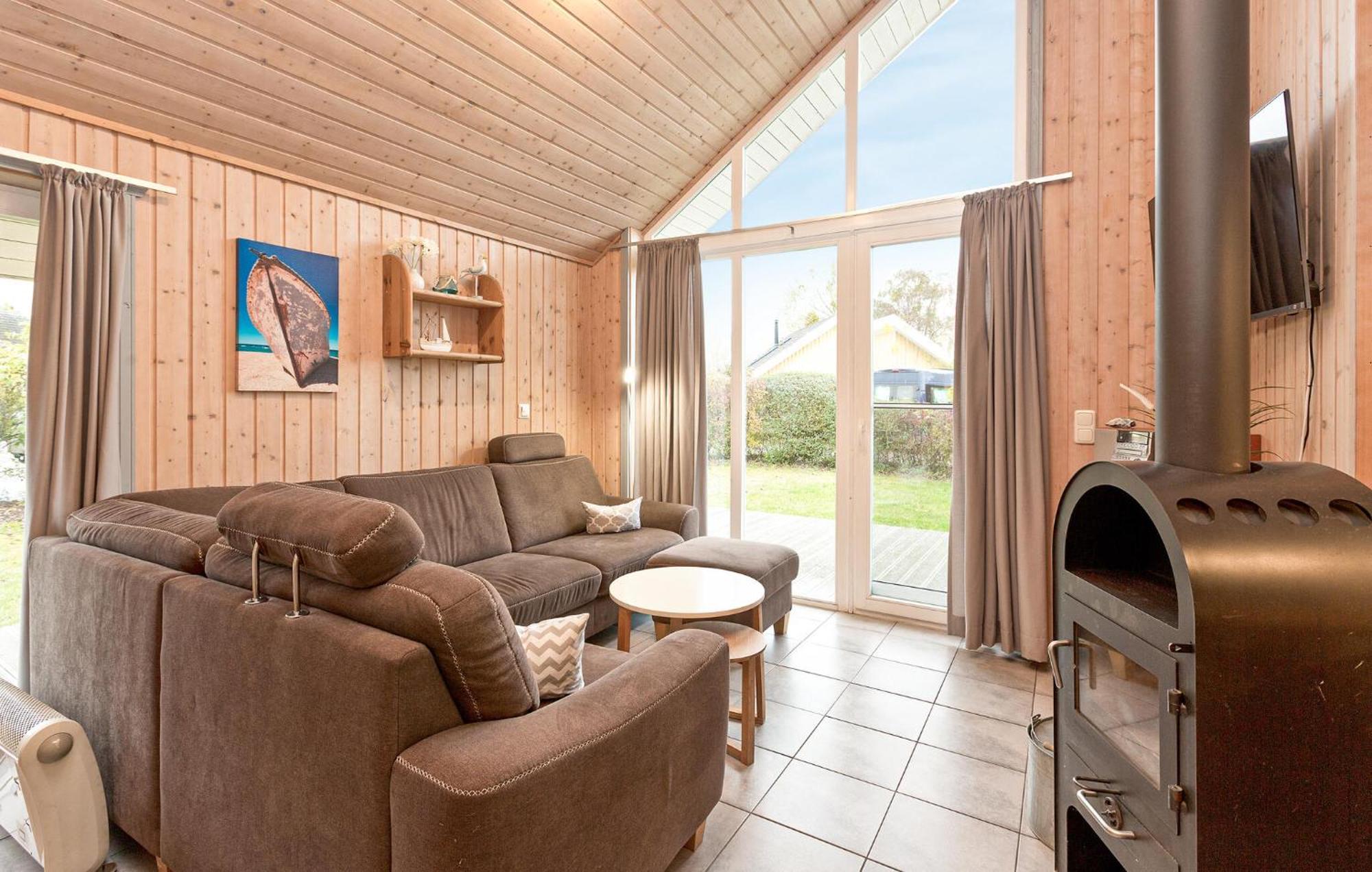 Gorgeous Home In Rechlin With Sauna エクステリア 写真